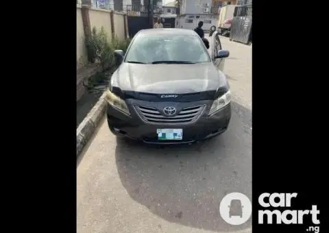 Neatly Used 2007 Toyota Camry LE with (Hybrid Engine) - 3/5