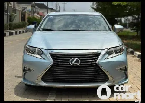 Pre-Owned 2014 Lexus ES350 - 2/5