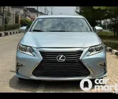 Pre-Owned 2014 Lexus ES350