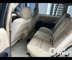 Clean 2004 Toyota Highlander With Android Screen - 3