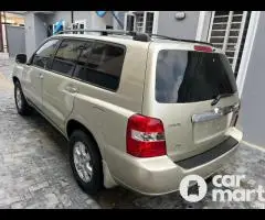 Clean 2004 Toyota Highlander With Android Screen - 4