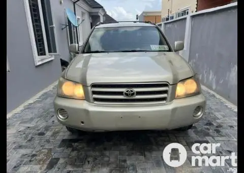 Clean 2004 Toyota Highlander With Android Screen - 5/5