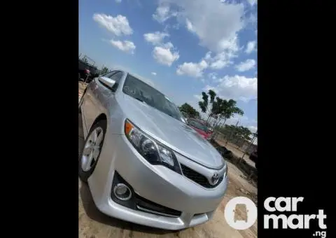 Used Toyota Camry 2014 - 2/5