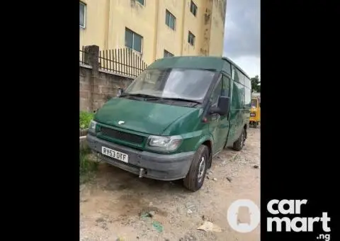 Foreign-used 2005 Ford Transit - 1/5