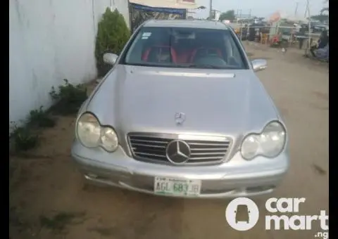 Clean 2003 Mercedes-Benz C230 - 2/5