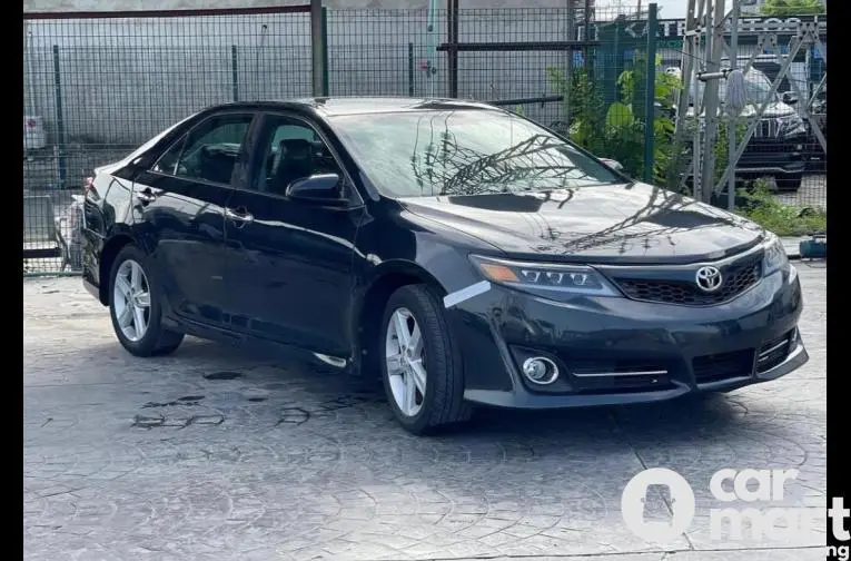 Tokunbo 2012 Toyota Camry SE - 3/5