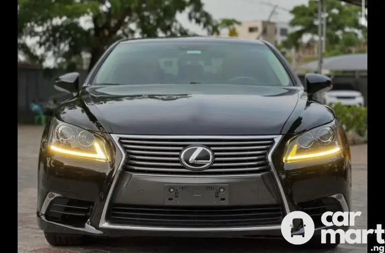 Tokunbo 2015 Lexus LS460 - 2/5