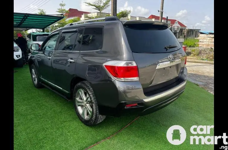 Pre-Owned 2011 Toyota Highlander (Limited) - 4/5