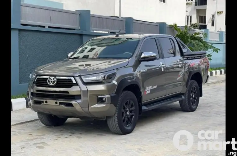 Pre-Owned 2020 Toyota Hilux - 3/5