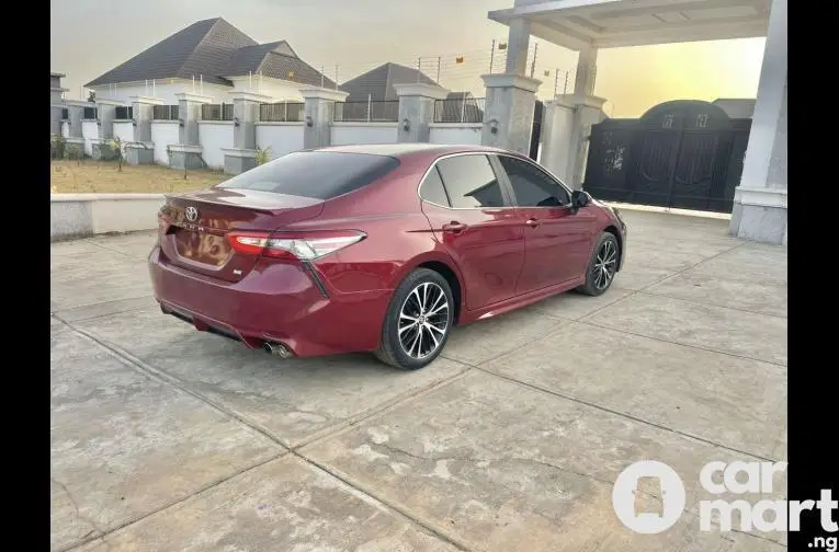 Foreign used 2018 Toyota Camry SE - 5/5