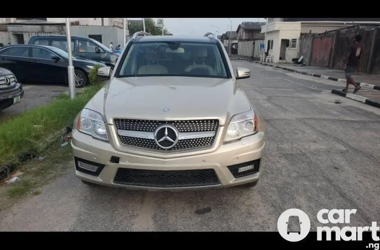 2012 Mercedes Benz GLK thumb-start with panoramic roof - 3/5