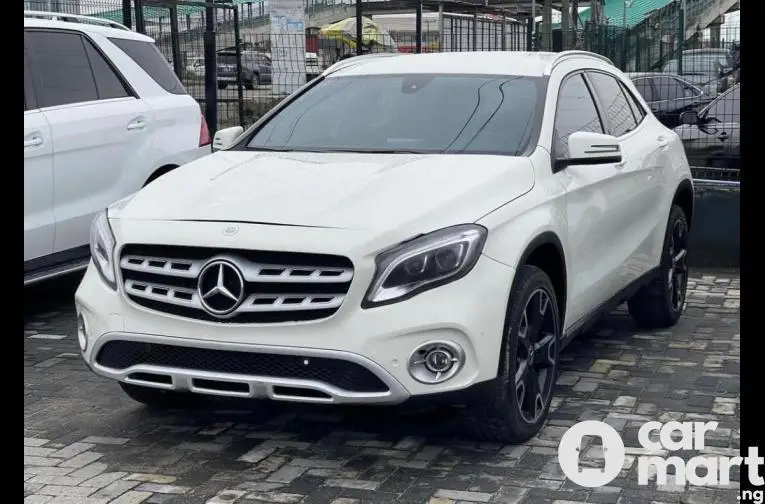 Pre-Owned 2015 Mercedes Benz GLA250 - 3/5