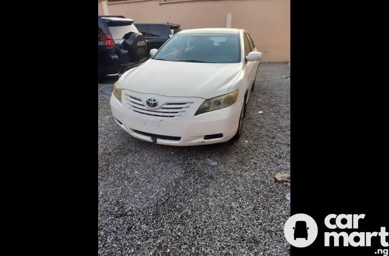 Used 2009 Toyota Camry LE - 1/5