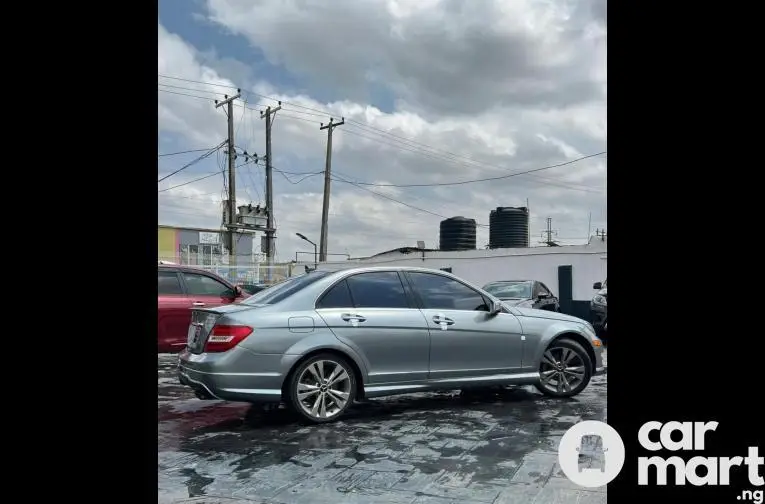 Tokunbo 2012 Mercedes Benz C300 - 5/5