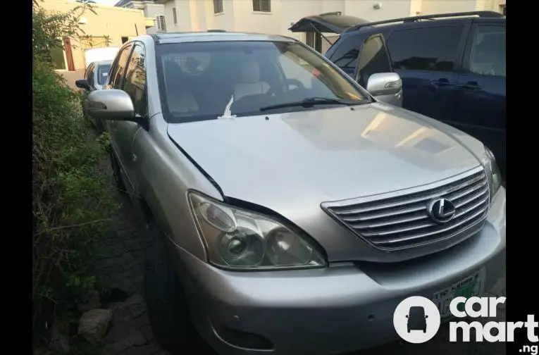 Clean 2006 Lexus RX330 With Android Screen