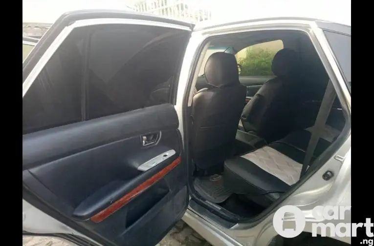 Clean 2006 Lexus RX330 With Android Screen - 3/5