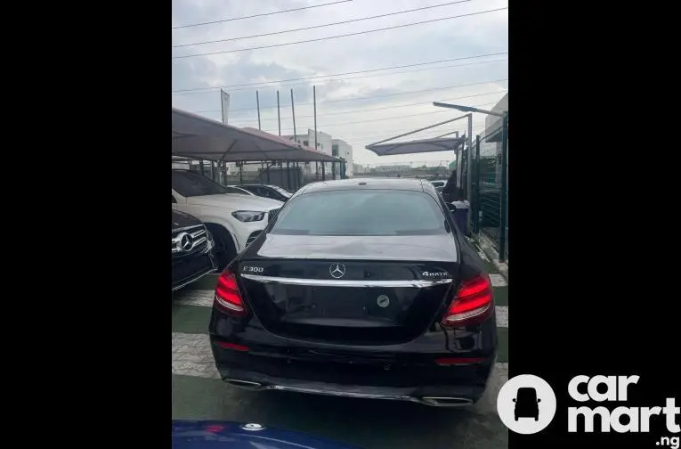 Pre-Owned 2017 Mercedes Benz E300 - 5/5