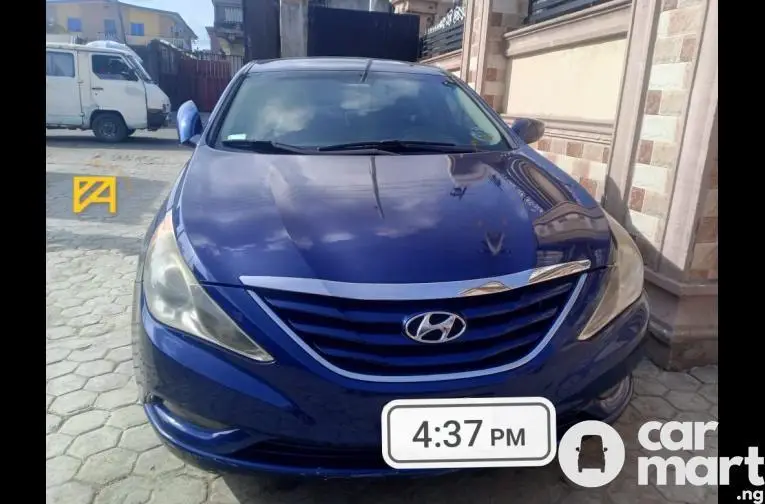 2012/13 Hyundai Sonata Premium - 1/5