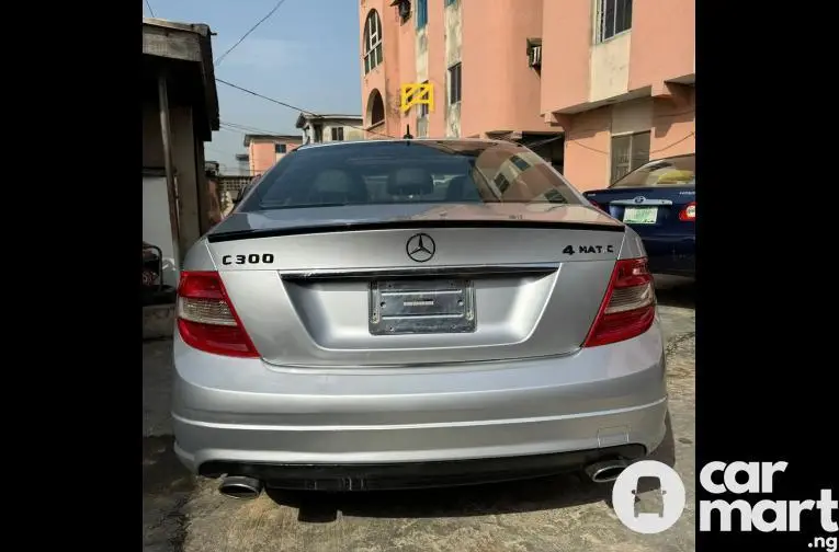 2011 Mercedes Benz C300 Premium