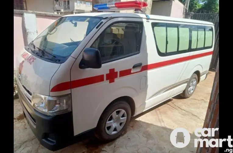 Toyota HiAce 2012 Hummer Ambulance - 2/5