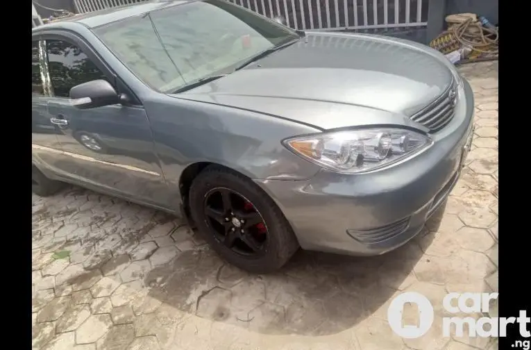 Clean 2005 Toyota Camry With Android Screen - 5/5