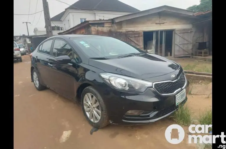 Clean Registered 2015 KIA Cerato With Thumbstart - 1/5