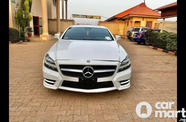 Super clean 2013 Mercedes Benz CLS550 4Matic - 2/5