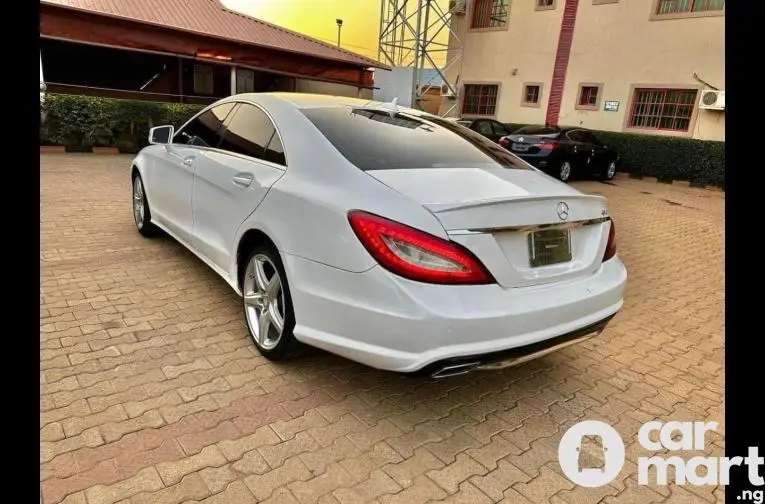 Super clean 2013 Mercedes Benz CLS550 4Matic - 5/5