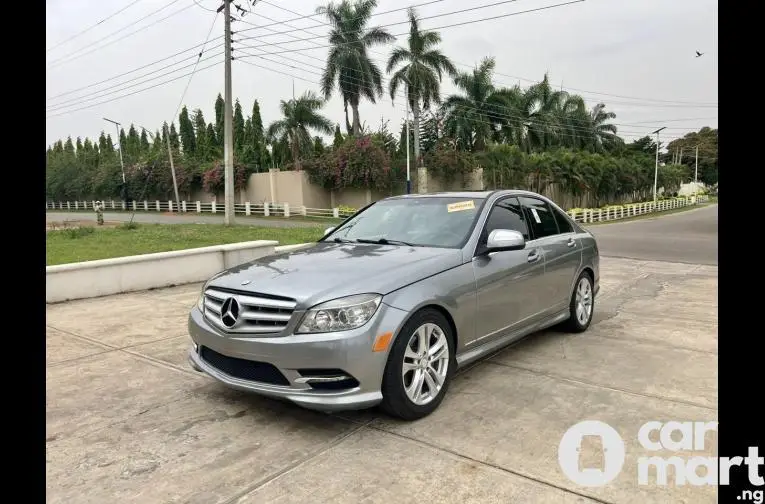 Super clean 2009 Mercedes Benz C350 - 1/5