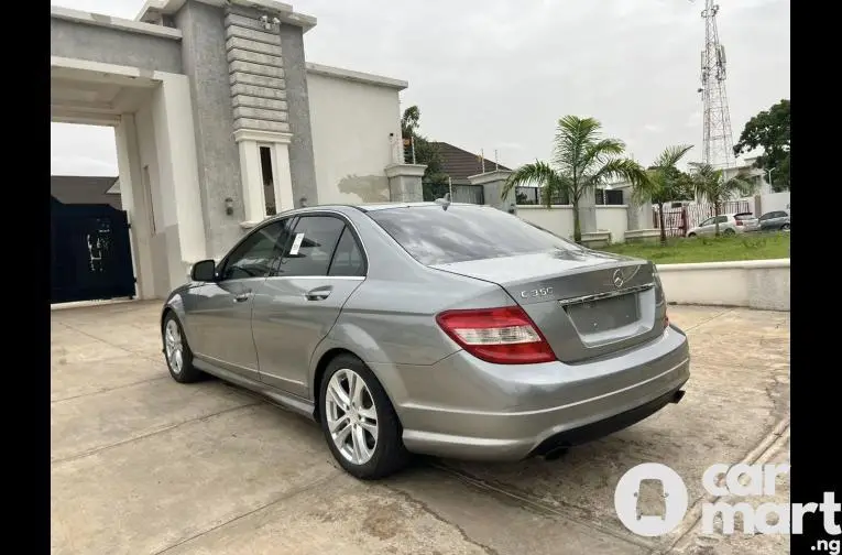 Super clean 2009 Mercedes Benz C350 - 4/5