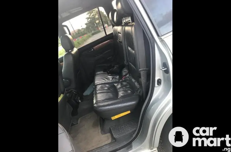 Clean First Body 2005 Lexus GX470 - 3/5