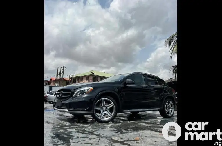 Pre-Owned 2017 Mercedes Benz GLA250 - 3/5