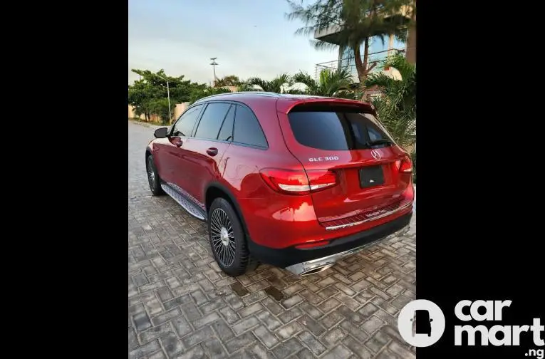 Tokunbo 2016 Mercedes Benz GlC300 - 2/5