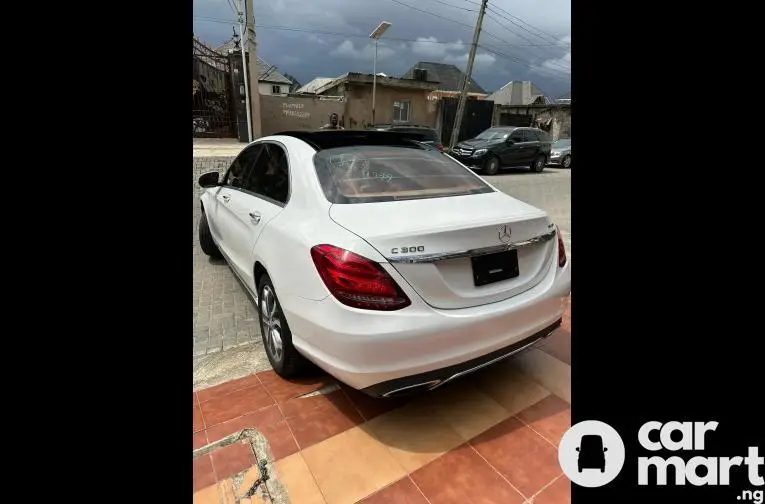 Foreign used 2016 Mercedes Benz C300 - 1/5