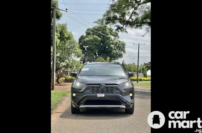 Foreign used 2019 Keyless Toyota RAV4 Hybrid - 1/5