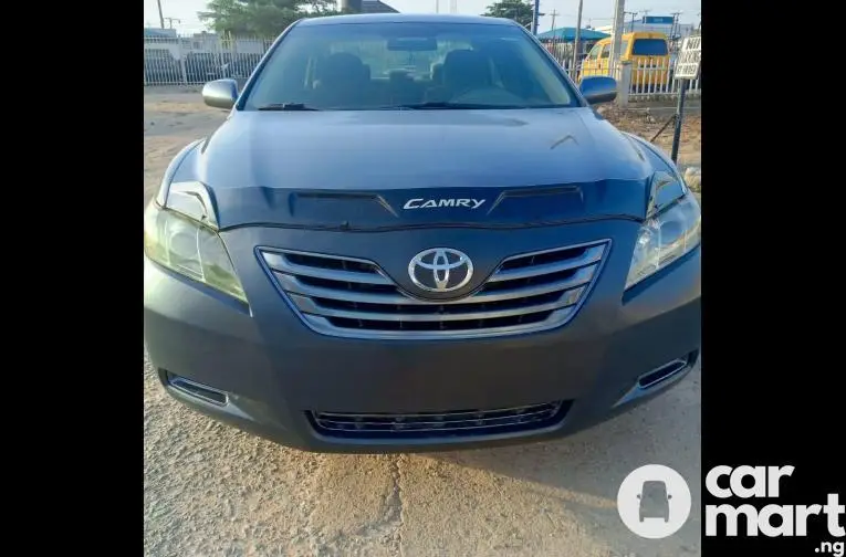 Clean 2008 Toyota Camry LE With DVD And Reverse Camera - 1/5