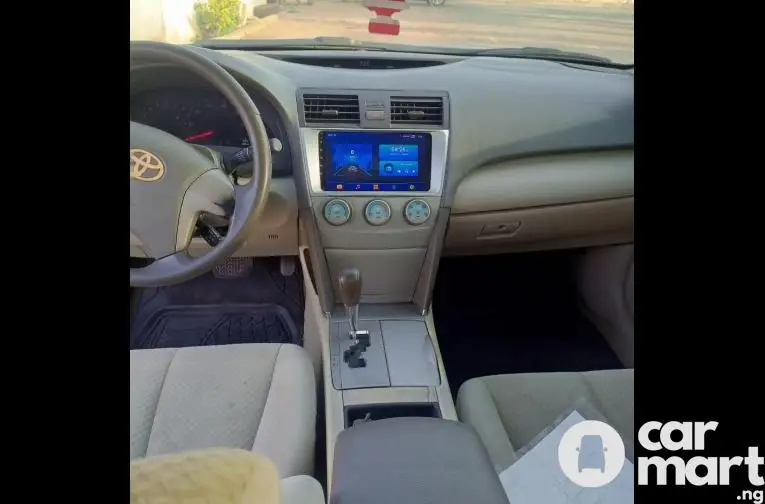 Clean 2008 Toyota Camry LE With DVD And Reverse Camera - 2/5