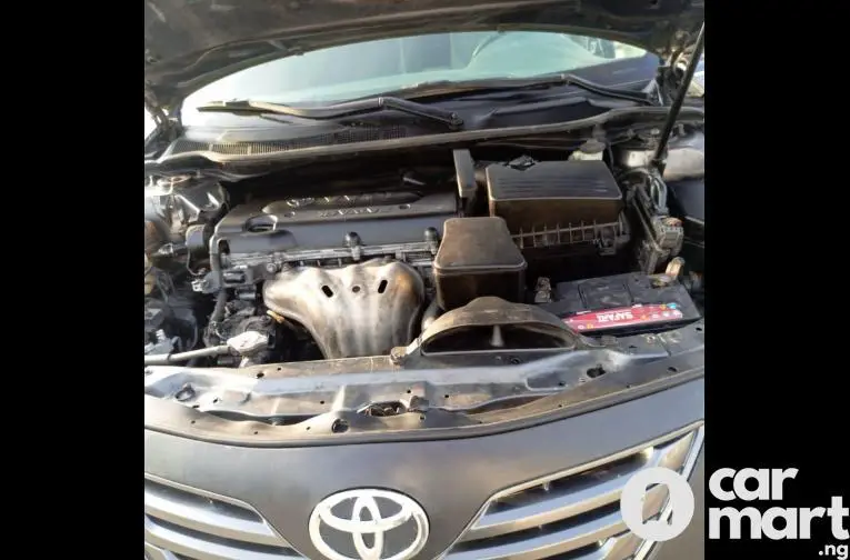 Clean 2008 Toyota Camry LE With DVD And Reverse Camera - 4/5