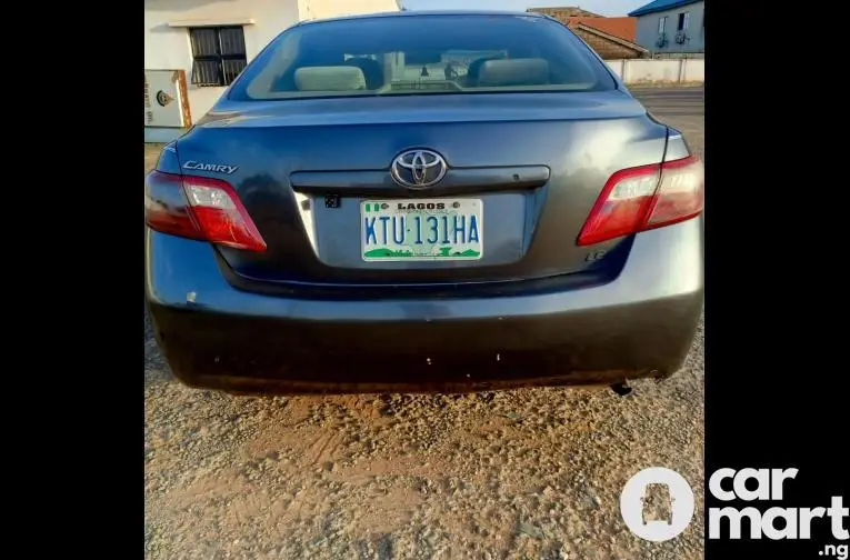 Clean 2008 Toyota Camry LE With DVD And Reverse Camera