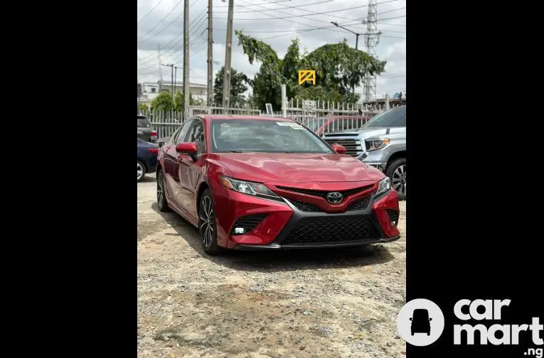 2019 Toyota Camry SE - 1/5