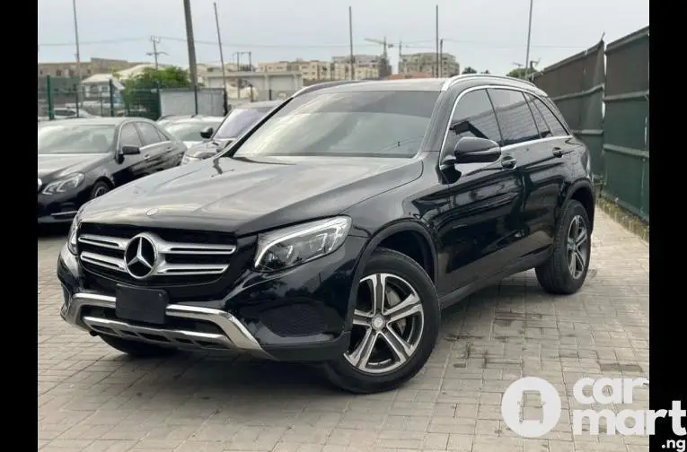 Pre-Owned 2017 Mercedes Benz GLC300 - 3/5