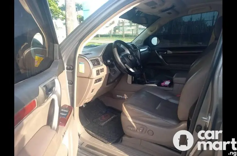 Pre-Owned 2019 Lexus GX460 - 2/5