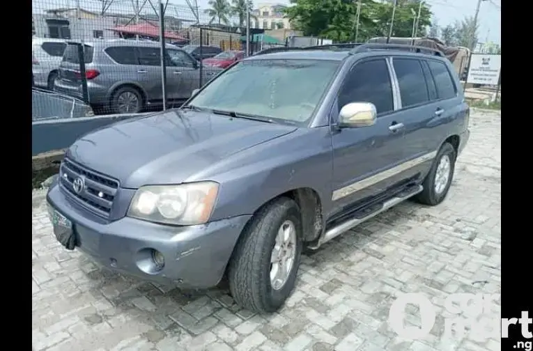 Pre-Owned 2004 Toyota Highlander - 3/5