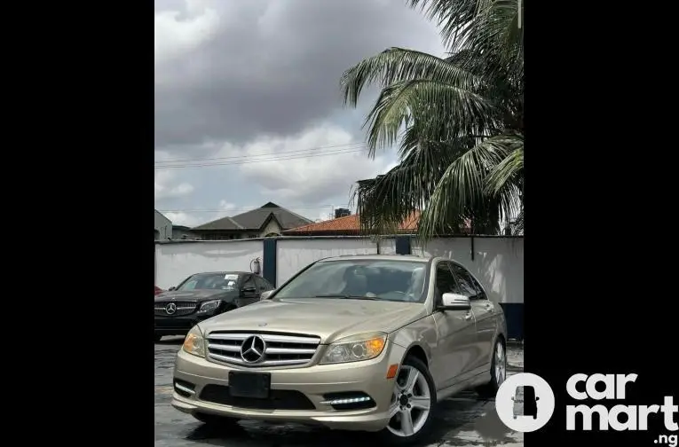 Pre-Owned 2010 Mercedes Benz C300 - 3/5