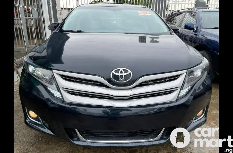 Premium Nigerian Used 2015 Toyota Venza XLE - 1/5