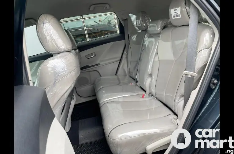 Premium Nigerian Used 2015 Toyota Venza XLE - 3