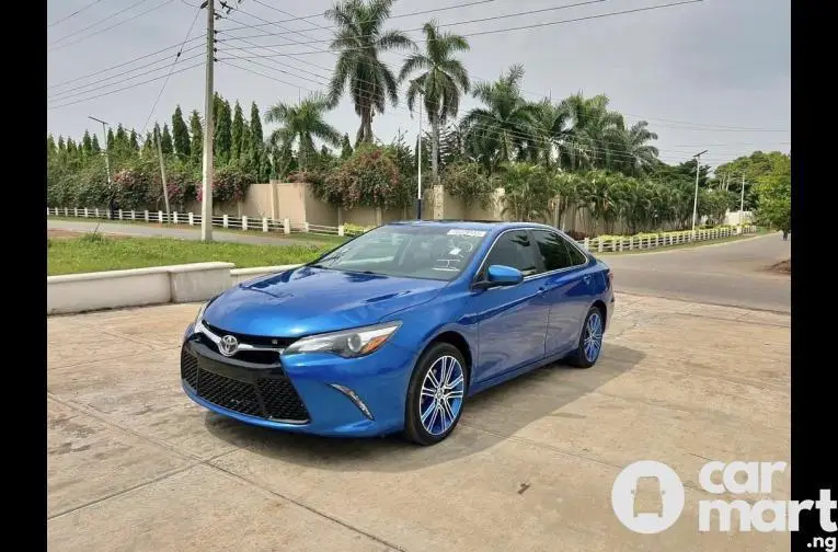 DIRECT FOREIGN USED 2016 TOYOTA CAMRY SE - 1/5