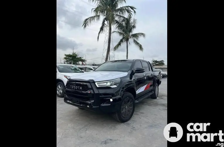 New 2023 Toyota Hilux GR (Sport) - 3/4