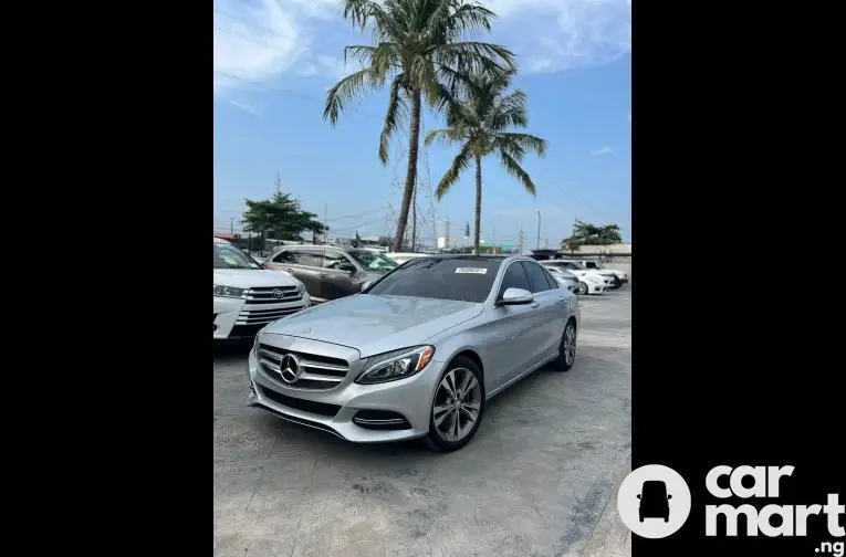 Tokunbo 2015 Mercedes Benz C300 - 2/4