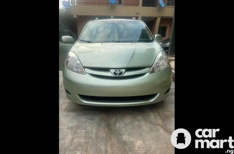 2007 Foreign-used Toyota Sienna CE - 1/5